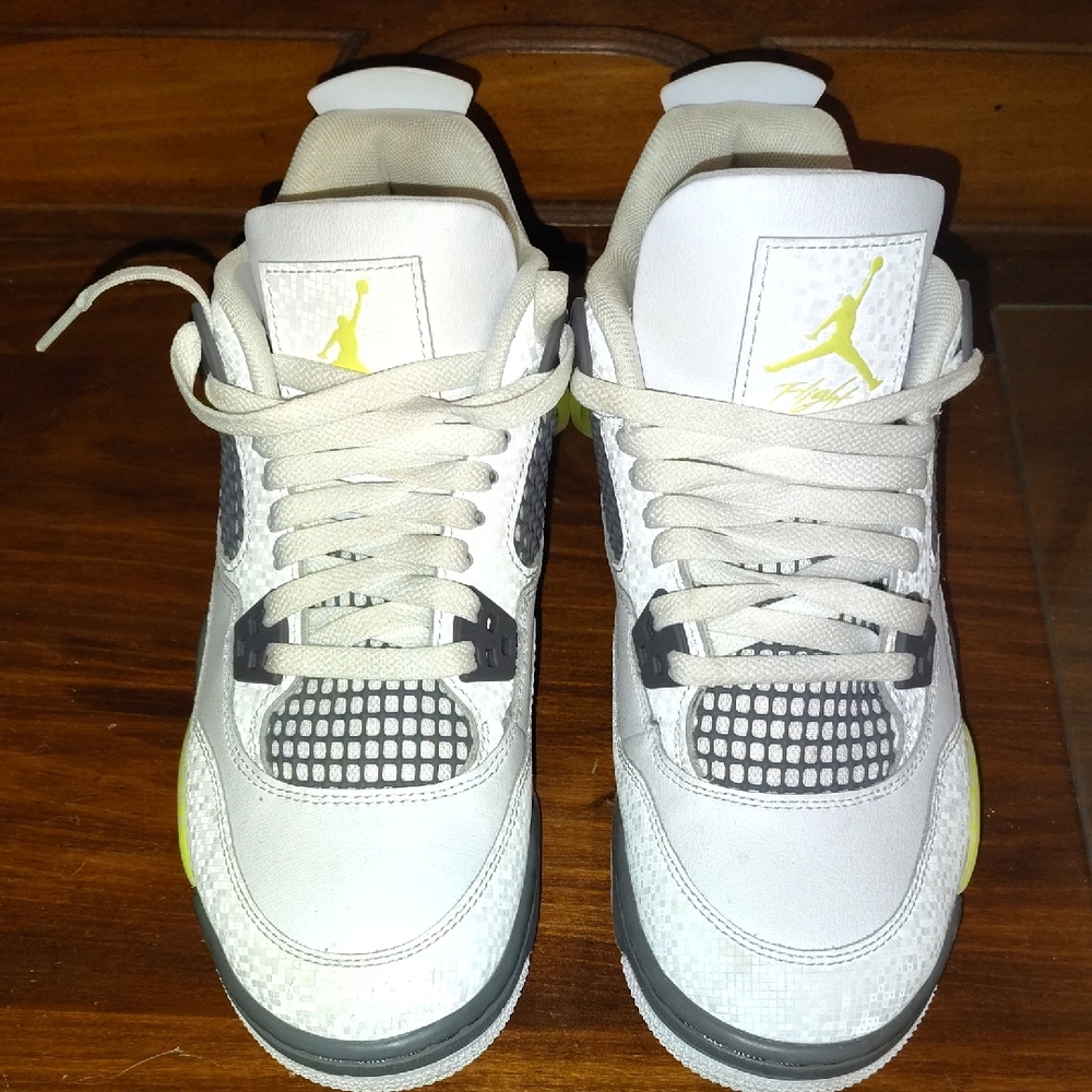 Jordan Kids Shoes in White and Gray